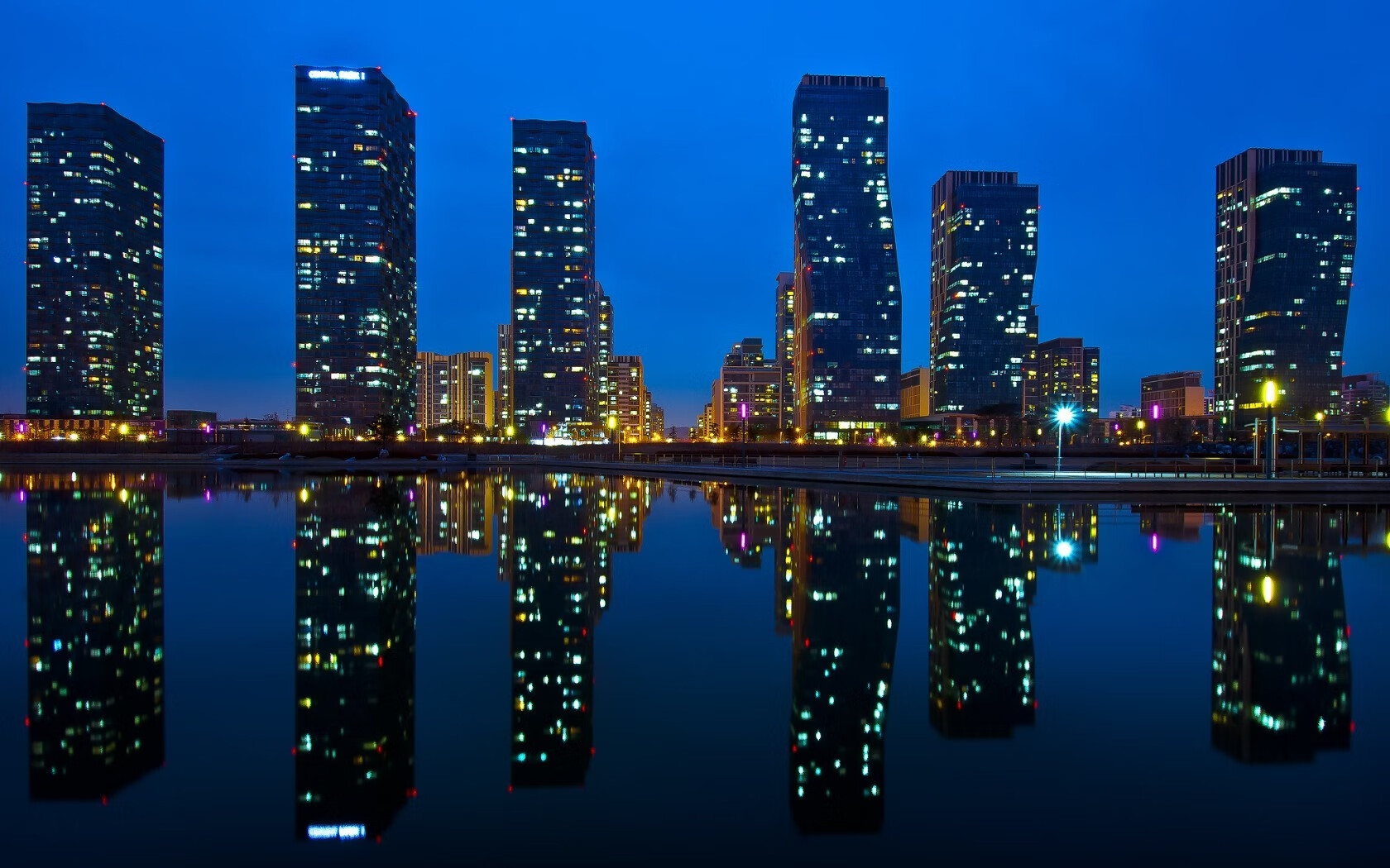 稳定如钟，狂暴如风，罗德里不掉线的哲学与阿根廷击溃瑞典的战术革命