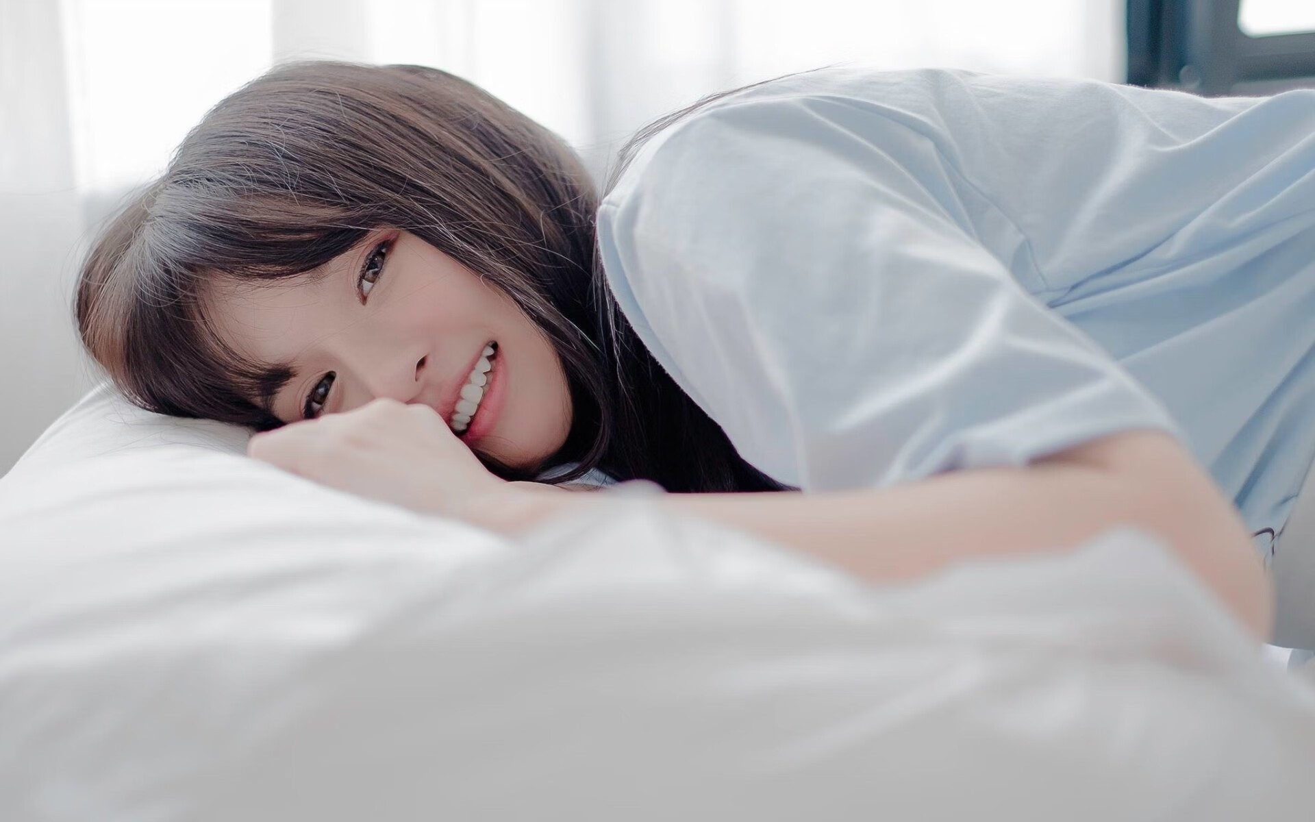 开云体育登录-争冠生死夜，智利碾压芬兰势如破竹，梅西绝境救主阿根廷险胜，门将神勇铸就唯一奇迹